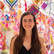 Je donne des cours particuliers pour élèves de toutes les âges en ligne.